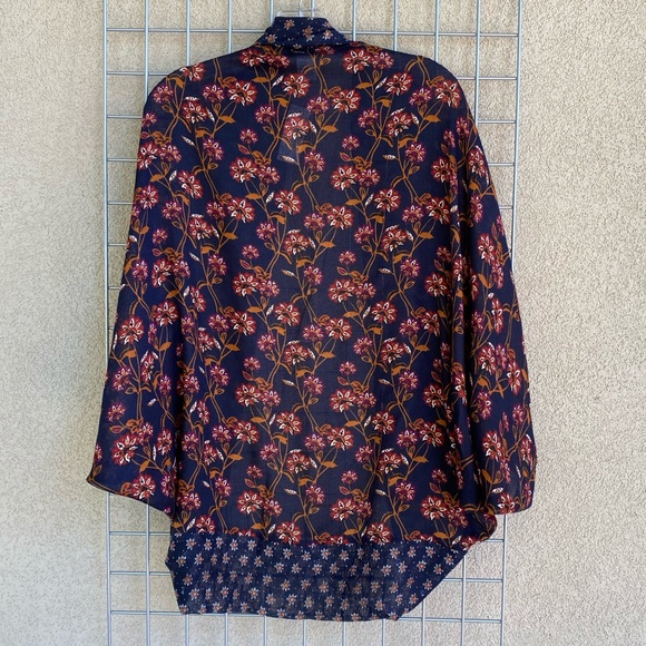 Floral Drop Back Open Front Wrap - Picture 2 of 6